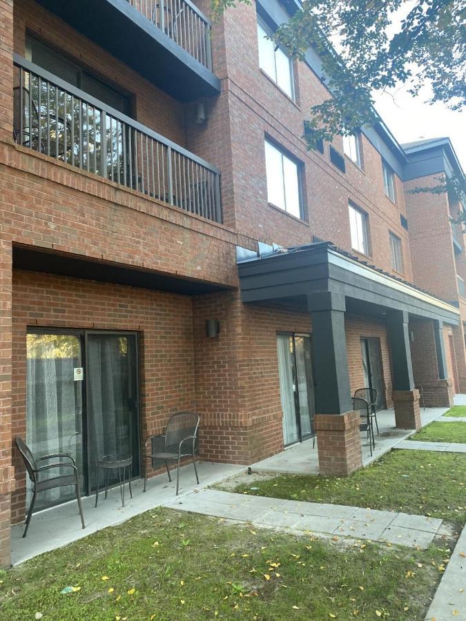 Courtyard Newport News Yorktown Hotel Exterior photo