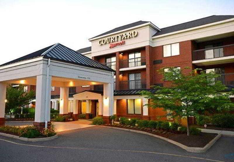 Courtyard Newport News Yorktown Hotel Exterior photo