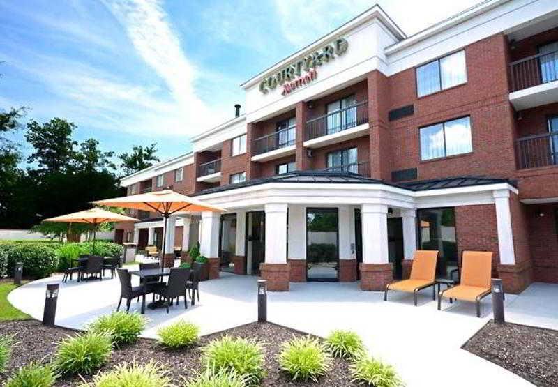 Courtyard Newport News Yorktown Hotel Exterior photo